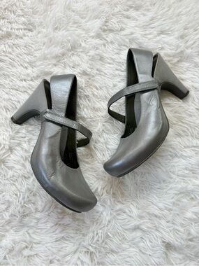 TSUBO Acrea silver slingback platform heels comfort sole genuine leather 9.5